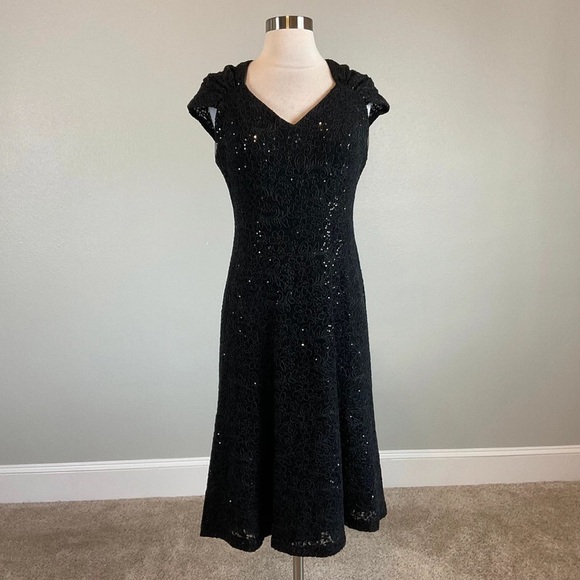 Elegant Black Women's Dress - Picture 1 of 4